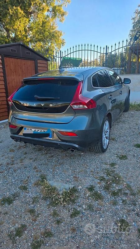 Usata Volvo V40 150 CV (110 kW) 2013 Grigio Berlina