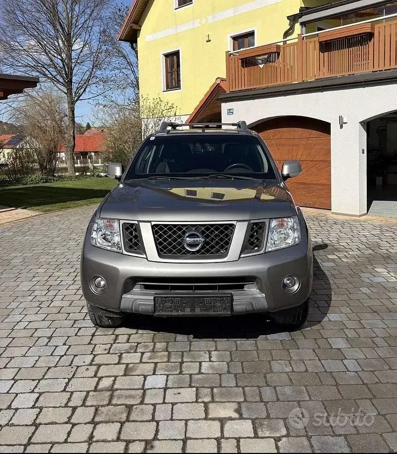 Usata Nissan Navara 190 CV (139 kW) 2015 Grigio Pick-up