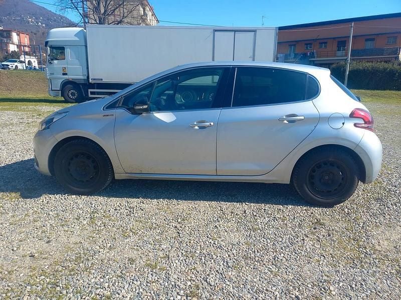Begagnad Peugeot 208 GT-line 120 HK (88 kW) 2017 Halvkombi