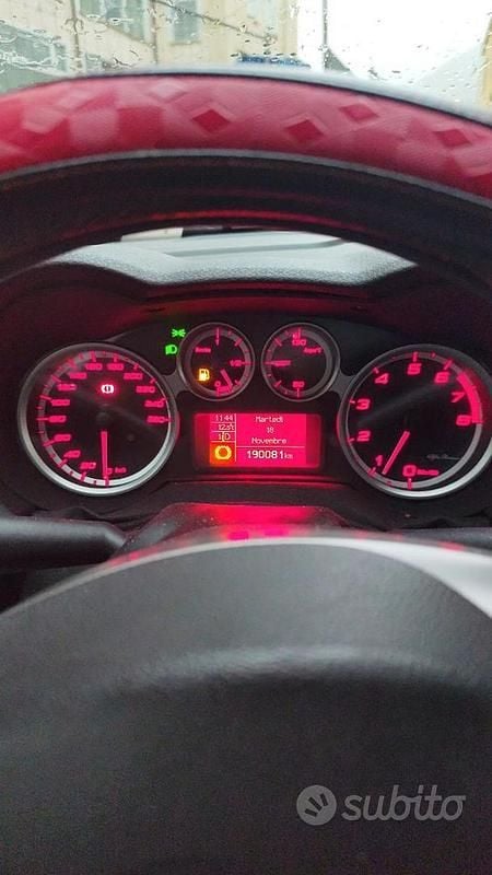 Rosso Usata 2011 Alfa Romeo MiTo Due volumi | 3600 € (Ottimo prezzo) - Immagine 1/4