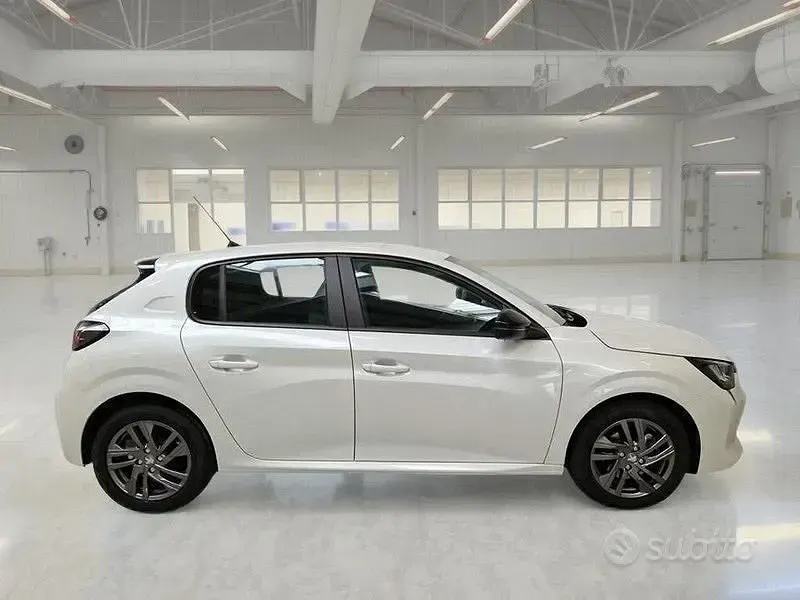 Usata Peugeot 208 Active 101 CV (74 kW) 2022 Bianco Utilitaria