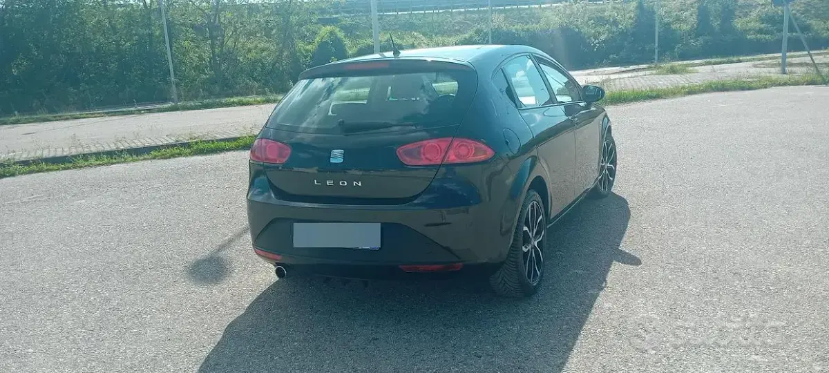 Usata Seat Leon 105 CV (77 kW) 2011 Utilitaria