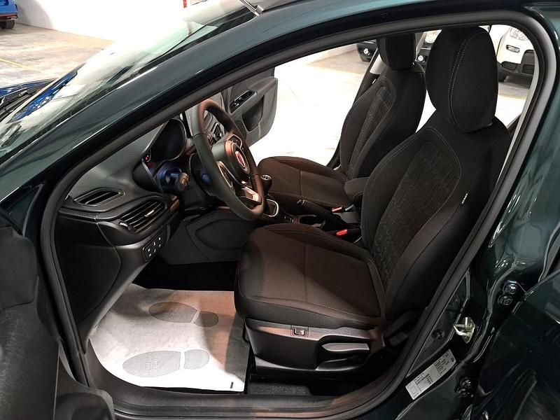 Usata Fiat Tipo Cross 99 CV (72 kW) 2023 Verde Berlina