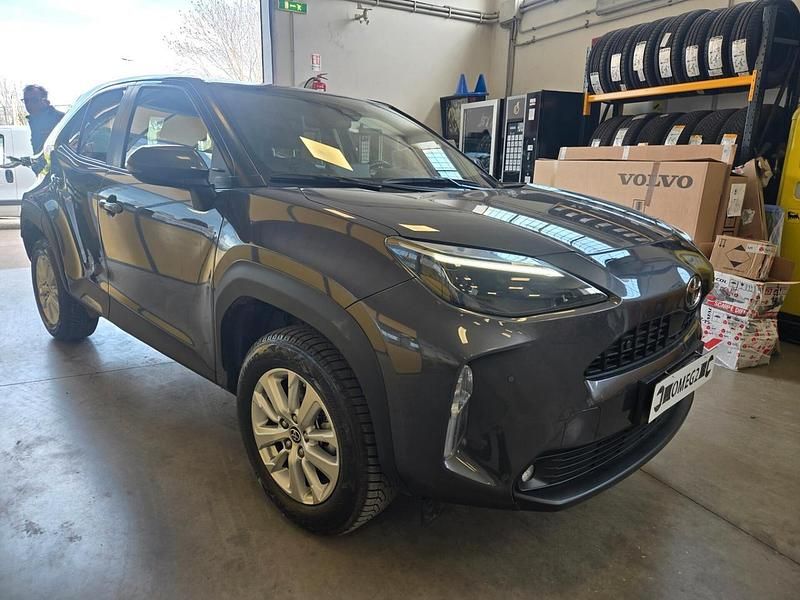 Usata Toyota Yaris Hybrid Business Edition 92 CV (67 kW) 2023 Grigio Station wagon