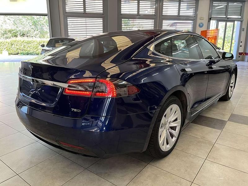 Usata Tesla Model S 135 kW (184 CV) 2018 Blu/azzurro Utilitaria