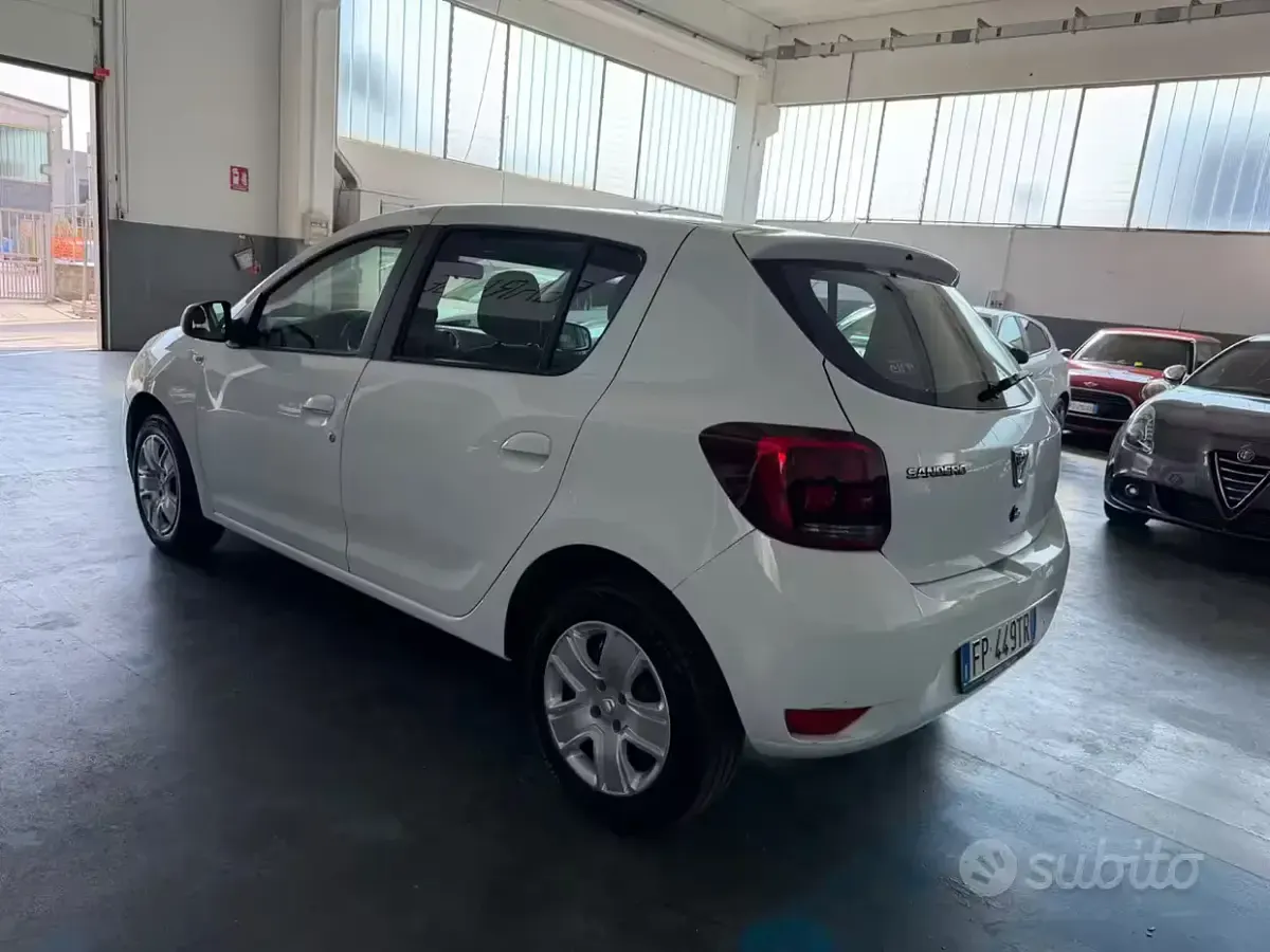 Usata Dacia Sandero Lauréate 75 CV (55 kW) 2018 Bianco Berlina