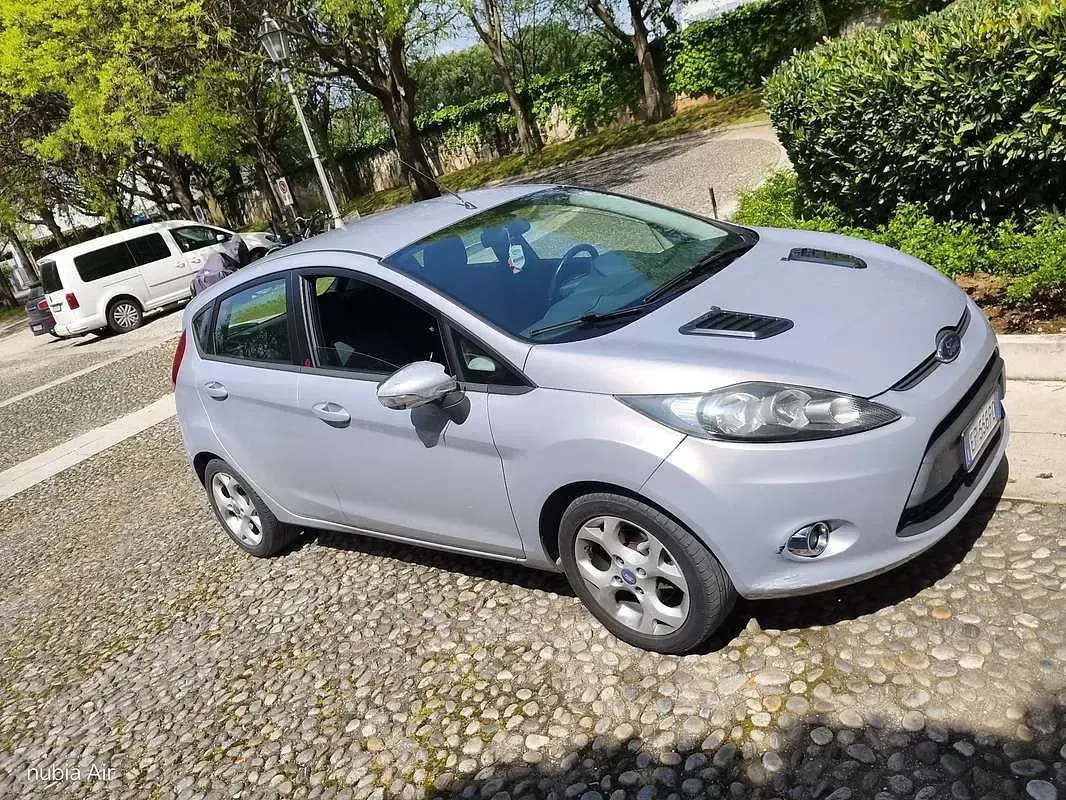 Usata Ford Fiesta Titanium 82 CV (60 kW) 2012 Berlina