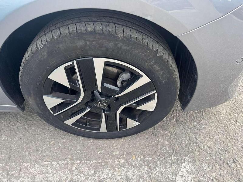 Usata Peugeot 208 Allure 101 CV (74 kW) 2025 Argento Utilitaria