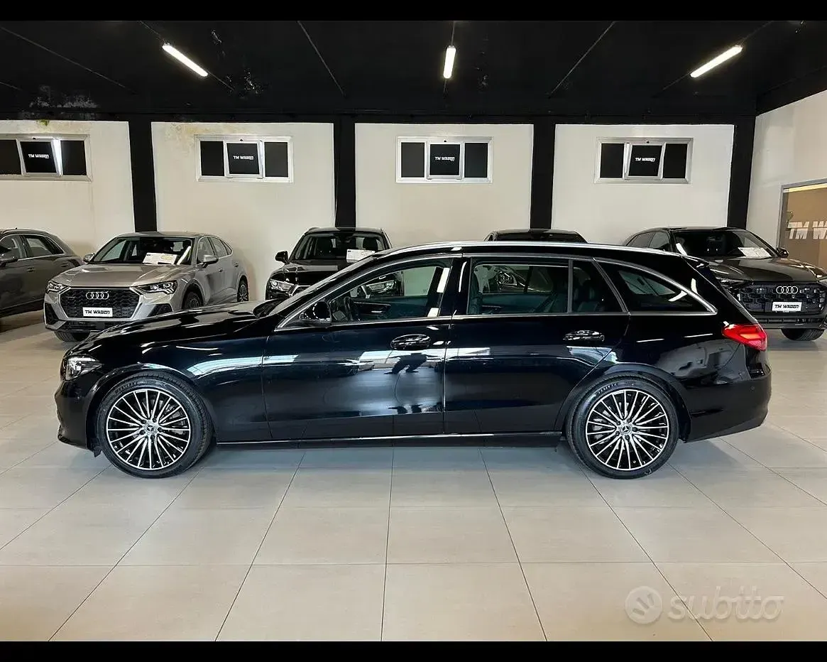 Usata Mercedes C220 200 CV (147 kW) 2023 Nero Station wagon