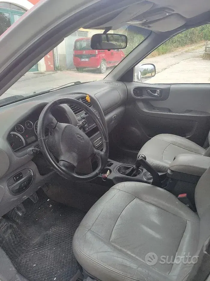 Usata Hyundai Santa Fe 125 CV (91 kW) 2005 Grigio SUV