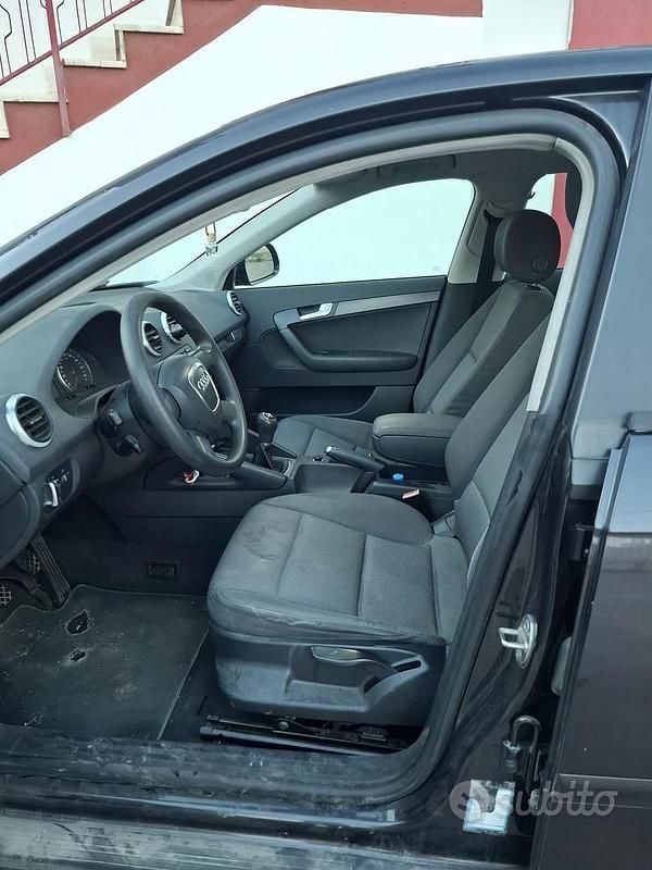 Usata Audi A3 Young 90 CV (66 kW) 2011 Grigio Berlina