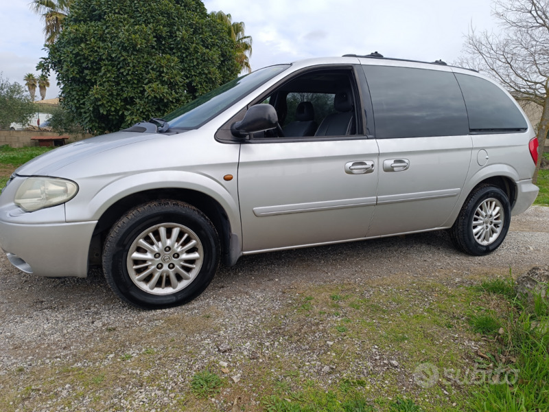 Usato 2007 Chrysler Voyager 2.8 Diesel 150 CV (4.400 €)