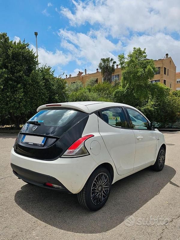 Usata Lancia Ypsilon 69 CV (50 kW) 2014 Utilitaria