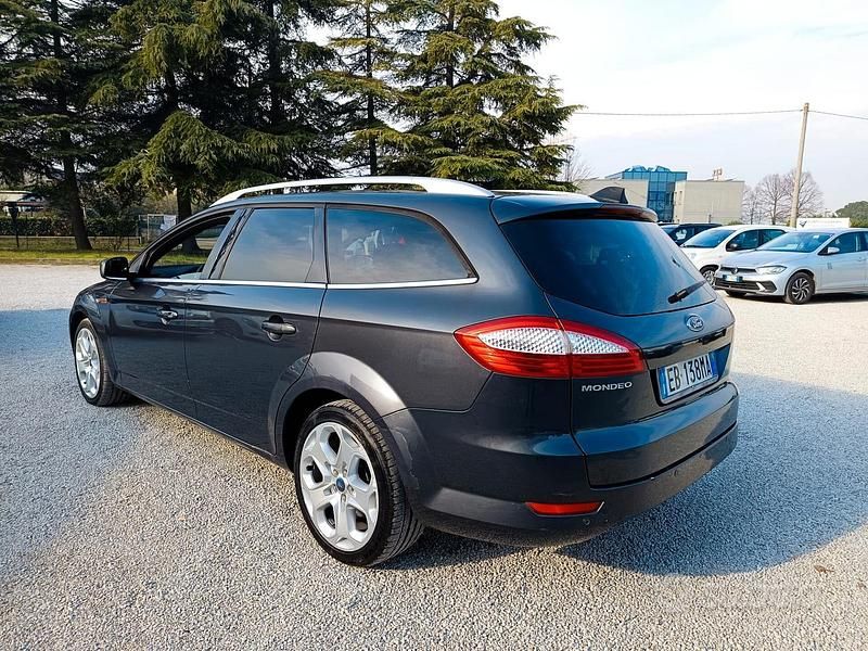 Usata Ford Mondeo Titanium 163 CV (119 kW) 2010 Grigio Station wagon