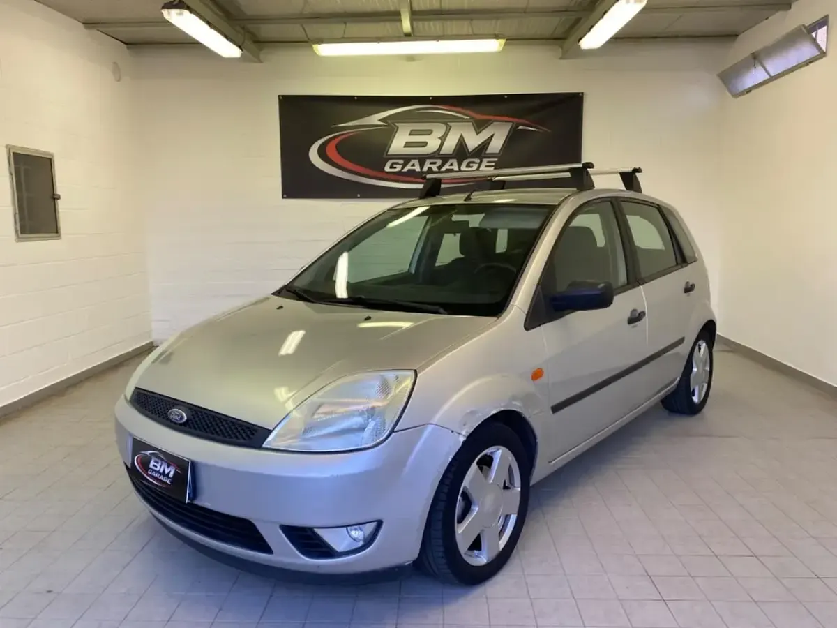 Brugt Ford Fiesta Ghia 80 HK (58 kW) 2002 Sølv Hatchback