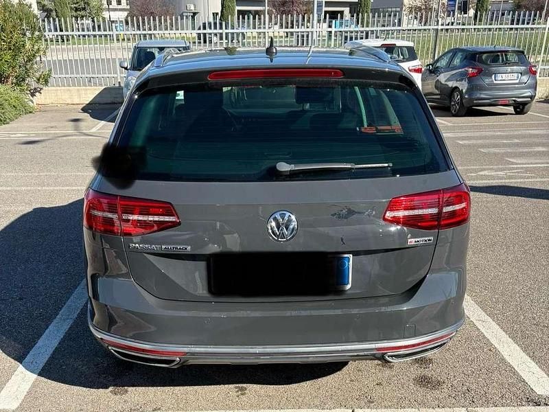 Usata VW Passat Alltrack 190 CV (139 kW) 2018 Grigio Station wagon