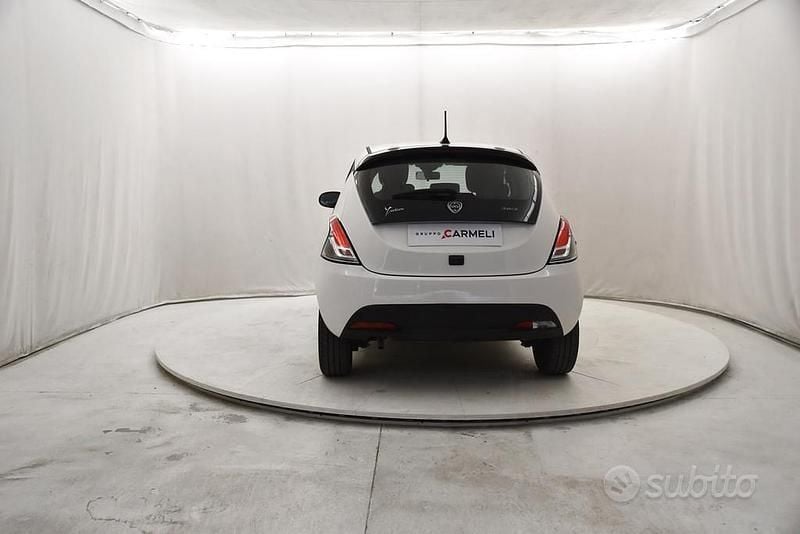 Usata Lancia Ypsilon Gold 70 CV (51 kW) 2023 Bianco Utilitaria