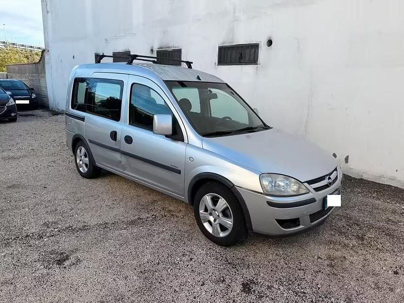 Usata Opel Combo Enjoy 94 CV (69 kW) 2007 Argento Monovolume