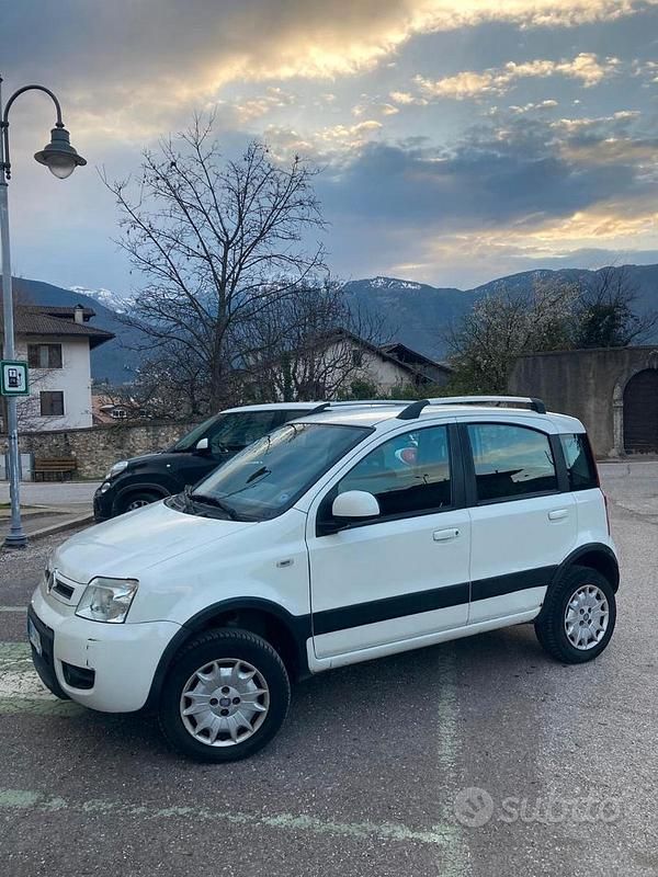 Usata Fiat Panda 4x4 Climbing 69 CV (50 kW) 2010 Bianco Utilitaria