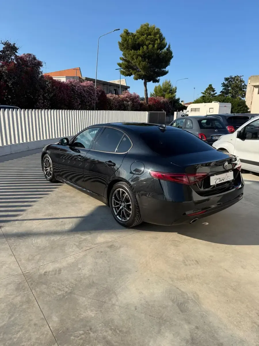 Usata Alfa Romeo Giulia Business 136 CV (100 kW) 2018 Nero Berlina