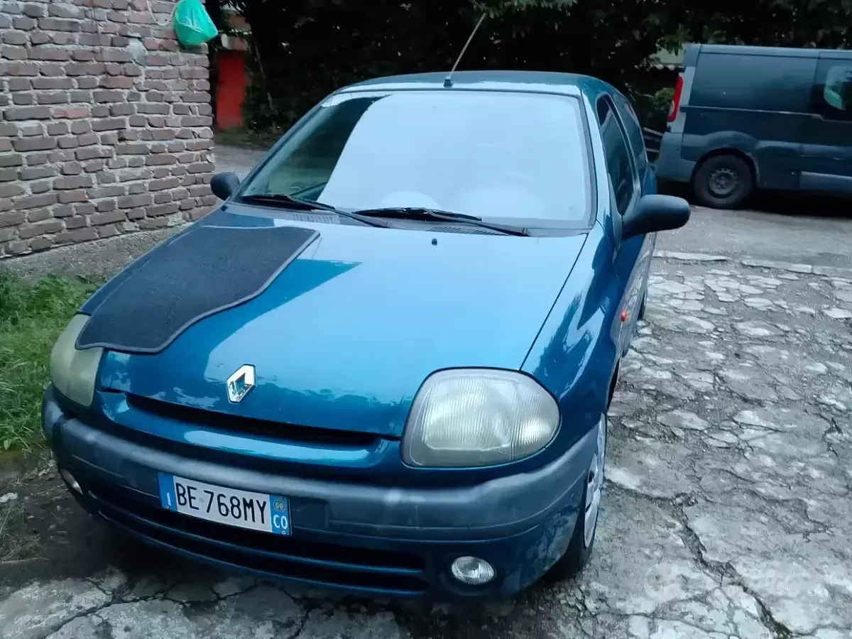 Usata Renault Clio 58 CV (42 kW) 1999 Bluazzurro Berlina