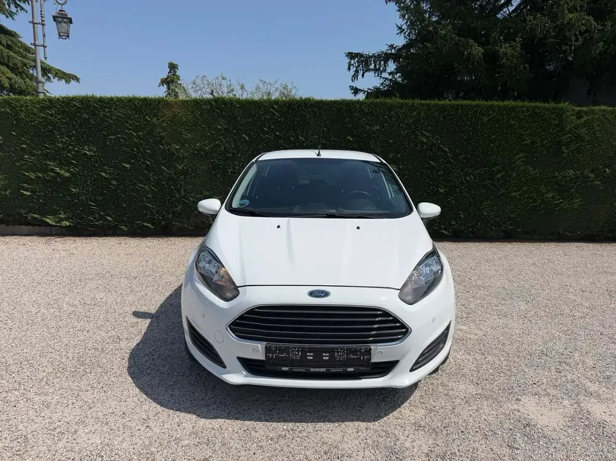 Usado Ford Fiesta 101 HP (74 kW) 2013 Branco Citadino