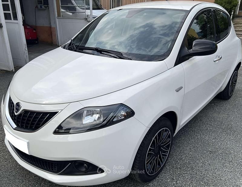 Usata Lancia Ypsilon Gold 69 CV (50 kW) 2022 Bianco Utilitaria