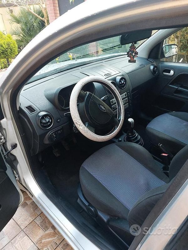 Usata Ford Fusion 2004 Grigio Berlina