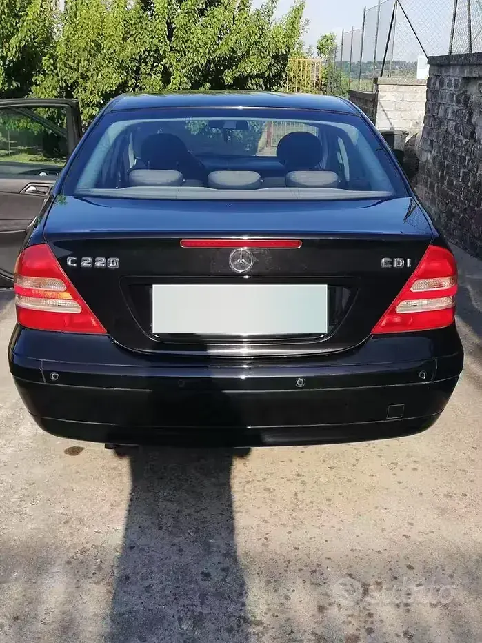 Usata Mercedes C220 125 CV (91 kW) 2004 Nero Berlina