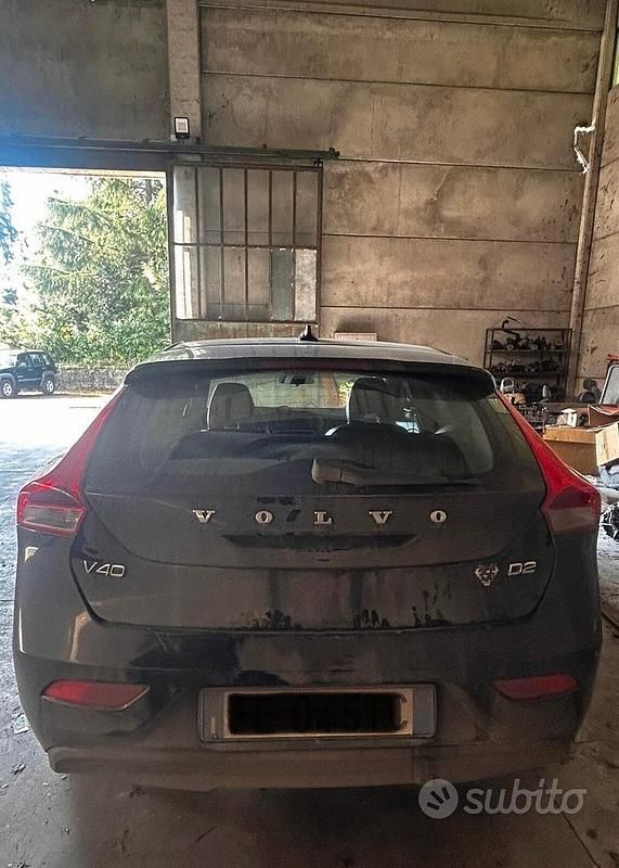 Usata Volvo V40 Ocean Race 119 CV (87 kW) 2016 Nero Berlina