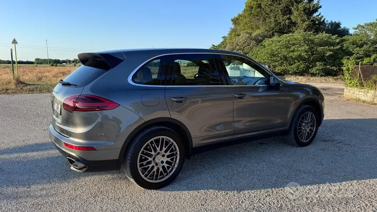Usata Porsche Cayenne 250 CV (183 kW) 2015 Grigio SUV
