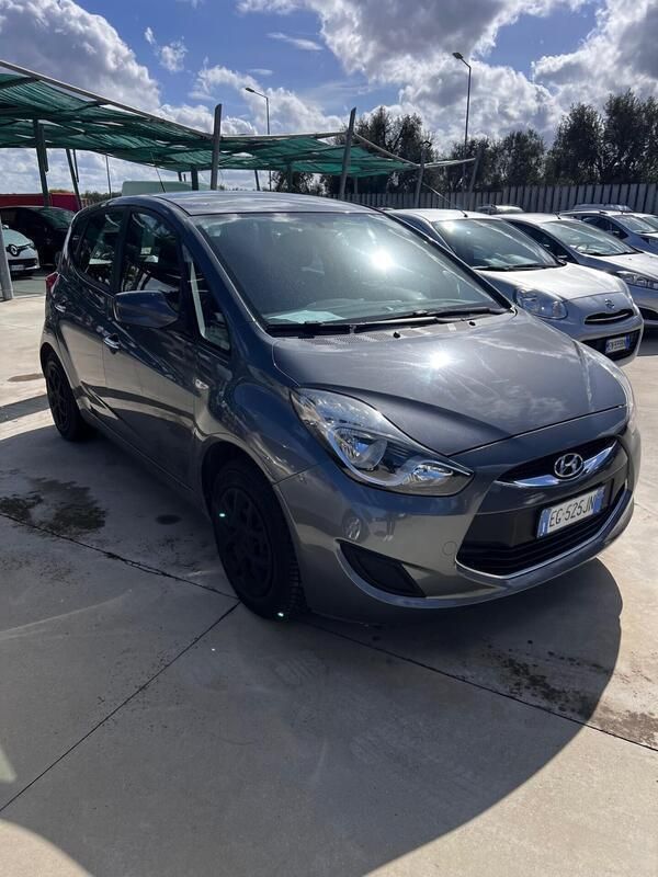 Usata Hyundai ix20 Comfort 89 CV (65 kW) 2011 Grigio Utilitaria