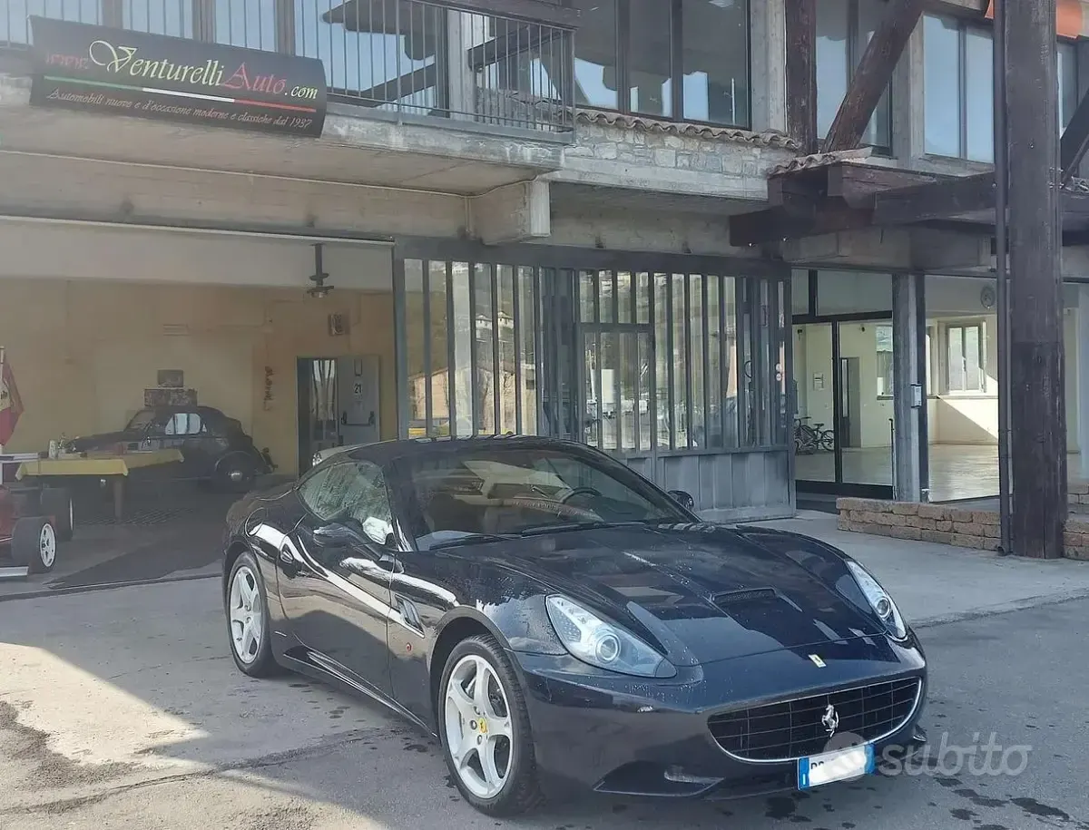 Usata Ferrari California 489 CV (359 kW) 2009 Bluazzurro Cabrio
