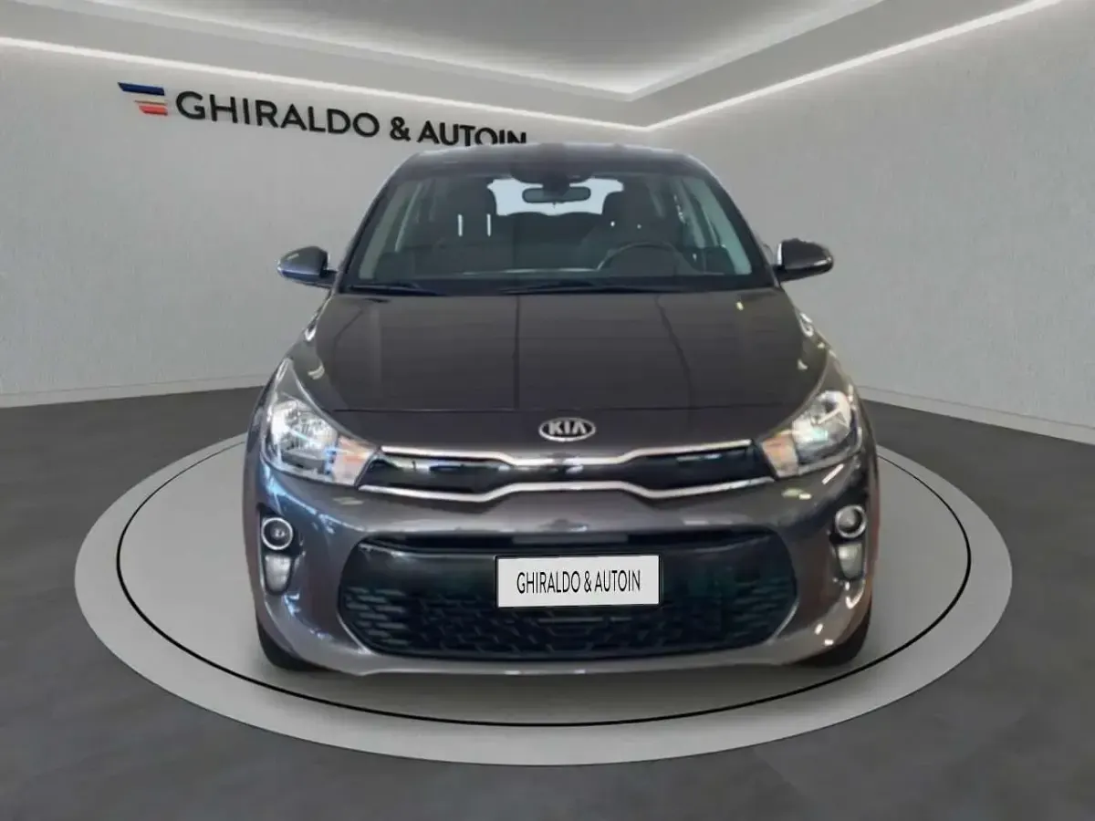 Usata Kia Rio 84 CV (61 kW) 2019 Grigio Berlina