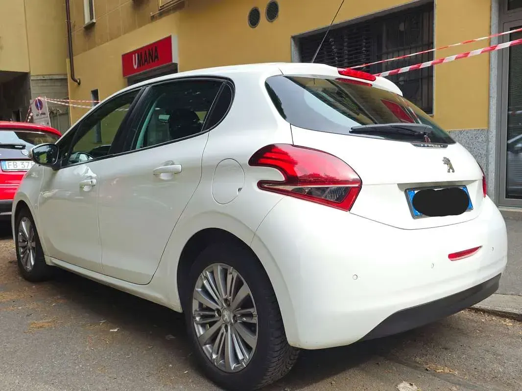 Usata Peugeot 208 Active 82 CV (60 kW) 2017 Bianco Utilitaria