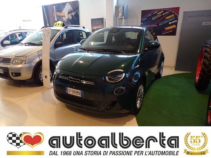 Usata Fiat 500e Action 69 kW (95 CV) 2023 Ocean green Utilitaria