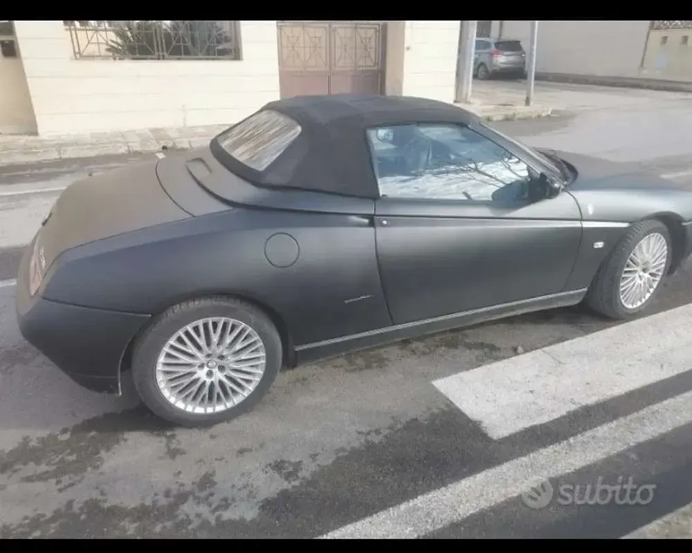 Usata Alfa Romeo Spider 155 CV (114 kW) 1999 Nero Cabrio