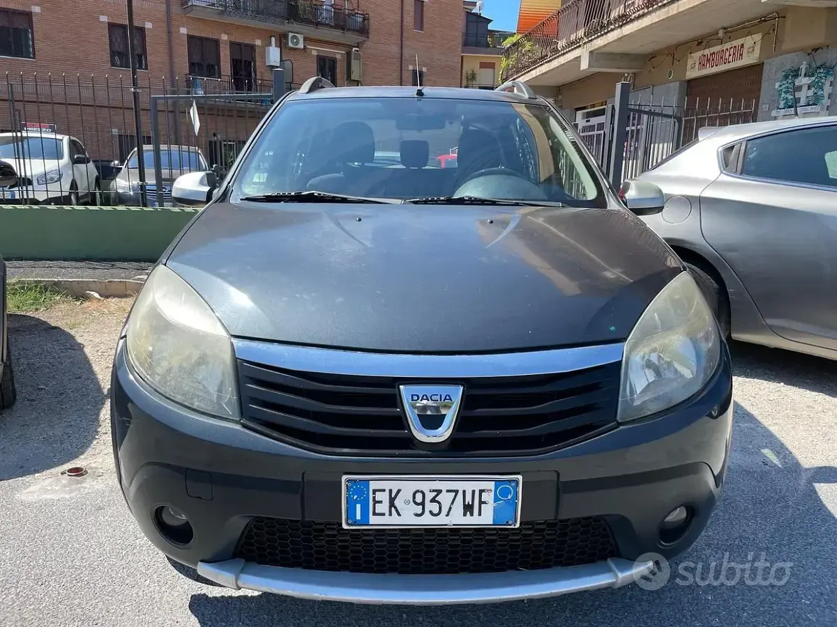 Usata Dacia Sandero Stepway 88 CV (64 kW) 2012 Grigio Berlina