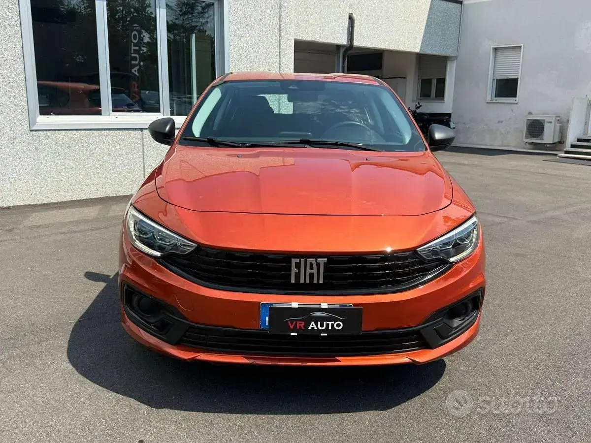 Usata Fiat Tipo 101 CV (74 kW) 2023 Arancione Berlina