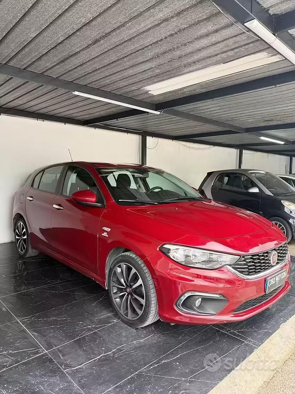 Usata Fiat Tipo Lounge 120 CV (88 kW) 2017 Rosso Berlina