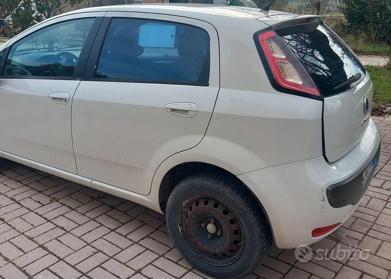 Bianco Usata 2010 Fiat Grande Punto Due volumi | 750 € (Super prezzo) - Immagine 1/4