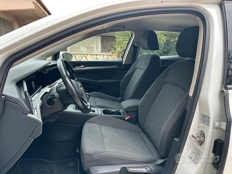 Usata VW Golf VIII Life 110 CV (80 kW) 2021 Bianco Berlina