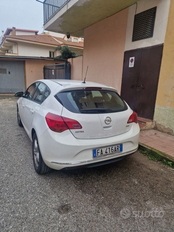 Usata Opel Astra 110 CV (80 kW) 2016 Bianco Utilitaria