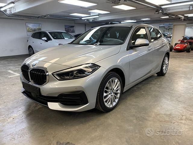 Usata BMW 118 Sport Line 140 CV (102 kW) 2020 Grigio Utilitaria