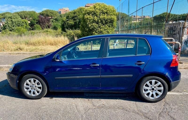 Usata VW Golf V Comfortline 105 CV (77 kW) 2008 Blu Utilitaria
