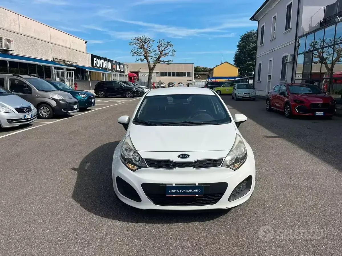 Usata Kia Rio EX 90 CV (66 kW) 2012 Bianco Berlina