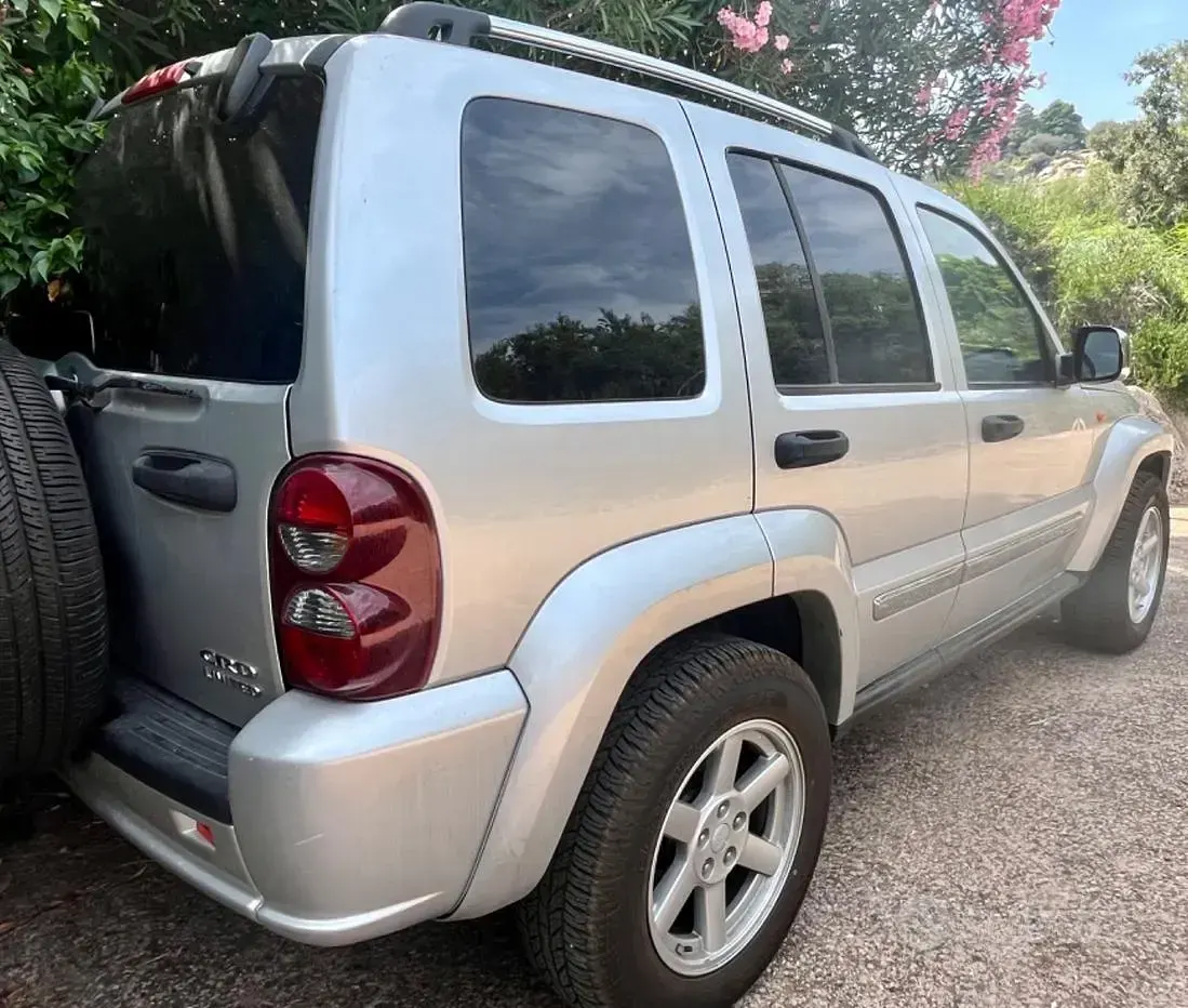 Usata Jeep Cherokee Limited 163 CV (119 kW) 2006 Grigio SUV