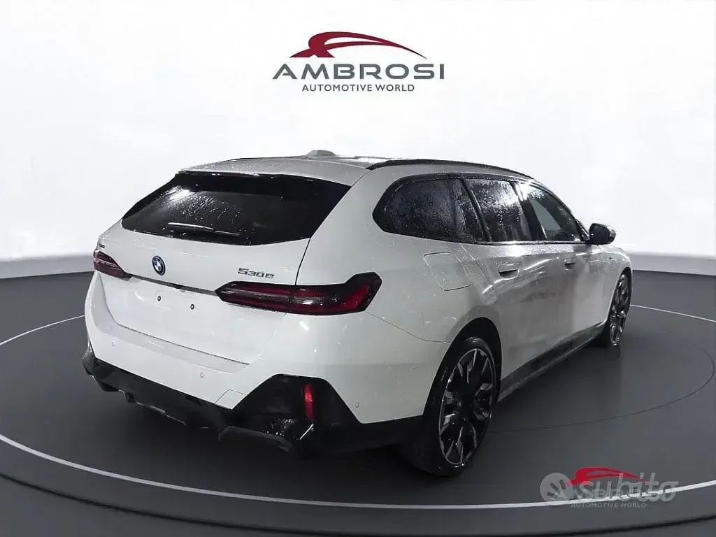 Nuova BMW 530 M Sport 299 CV (219 kW) 2026 Bianco Station wagon