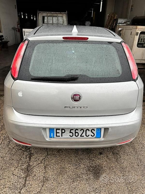 Usata Fiat Grande Punto 75 CV (55 kW) 2013 Grigio Utilitaria