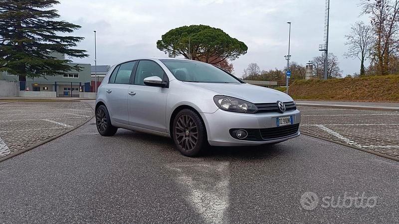 Grigio Usata 2010 VW Golf VI Tre volumi | 4000 € (Ottimo prezzo) - Immagine 1/4